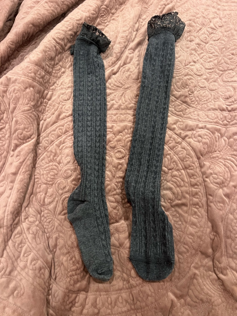Men's Gray Ribbed Knee-High Socks